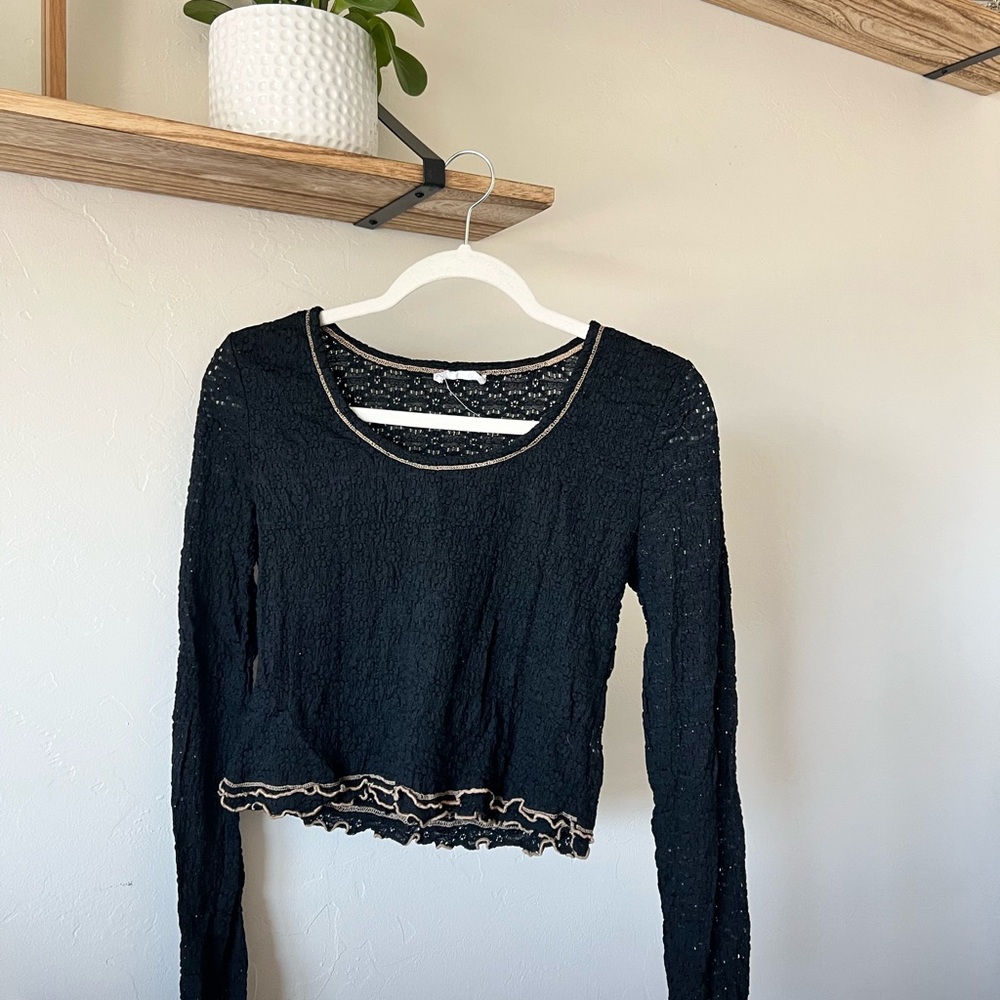 Vestique Black Textured Crop Top